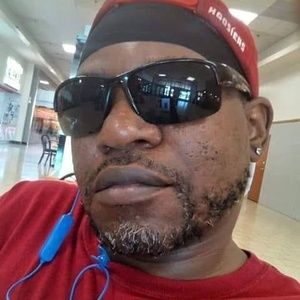 Meet your Posher, Lenell